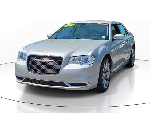 Used 2019 Chrysler 300 Touring L w/ Quick Order Package 22F RWD image 9