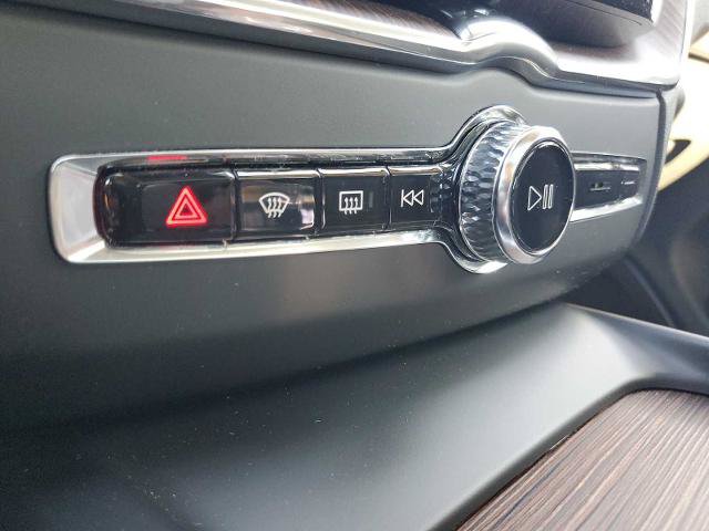 Used 2023 Volvo XC60 T8 Ultimate w/ Climate Package AWD/4WD image 34