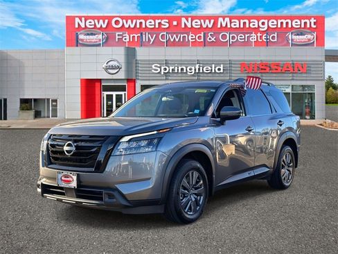 Certified 2024 Nissan Pathfinder SV w/ Black Appearance Package image 2