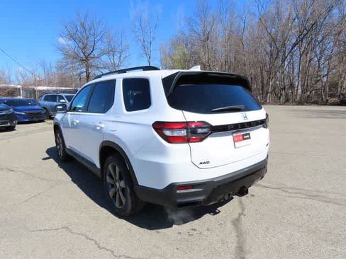 New 2026 Honda Pilot Sport image 4