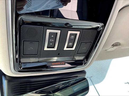 New 2025 Land Rover Range Rover Velar Dynamic SE image 21