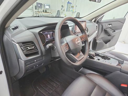 Used 2025 Nissan Rogue SV w/ SV Premium Package FWD image 18