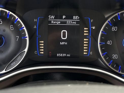 Used 2023 Chrysler Voyager LX FWD image 15