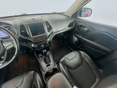 Used 2019 Jeep Cherokee Trailhawk w/ Comfort/Convenience Group image 11
