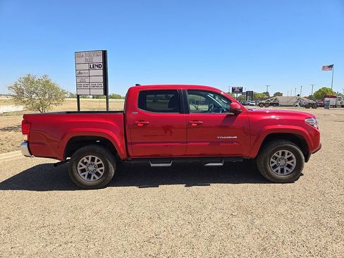 Used 2017 Toyota Tacoma SR5 w/ Tow Package image 6