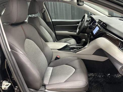 Used 2019 Toyota Camry LE image 33