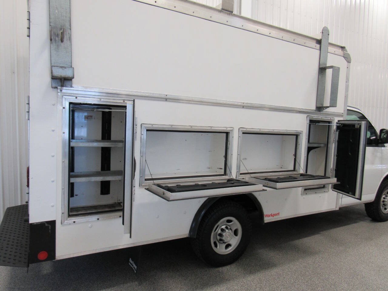 Used 2020 Chevrolet Express 3500 w/ Power Convenience Package RWD image 27