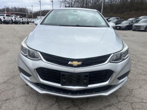 Used 2018 Chevrolet Cruze LS image 2