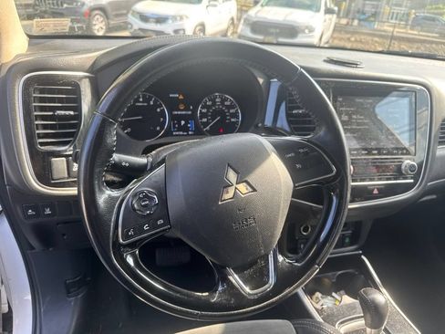 Used 2020 Mitsubishi Outlander SE AWD/4WD image 14