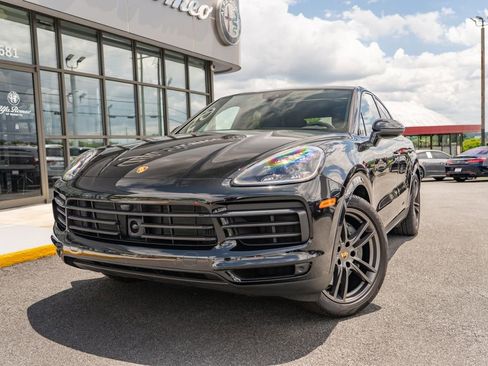 Used 2023 Porsche Cayenne S image 2