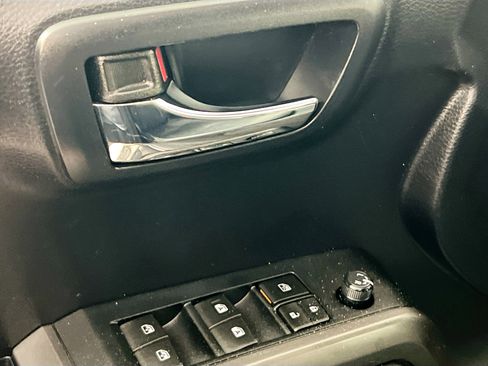 Used 2019 Toyota Tacoma TRD Sport image 16