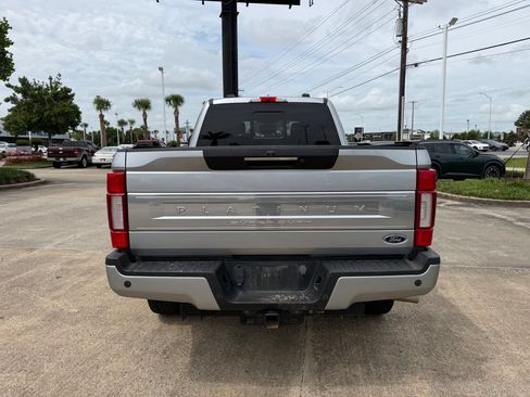 Used 2022 Ford F250 Platinum w/ FX4 Off-Road Package AWD/4WD image 4
