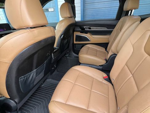 Used 2022 Kia Telluride SX w/ Towing Package image 13