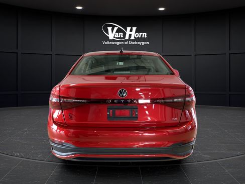 Used 2025 Volkswagen Jetta SE FWD image 6