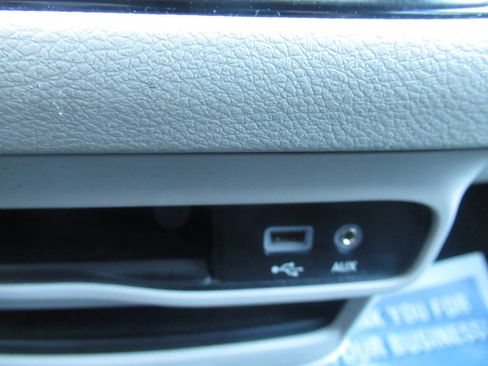 Used 2020 Chrysler Voyager LX image 22