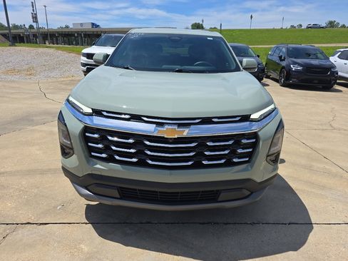 Used 2025 Chevrolet Equinox LT w/ Safety and Technology Package FWD image 2