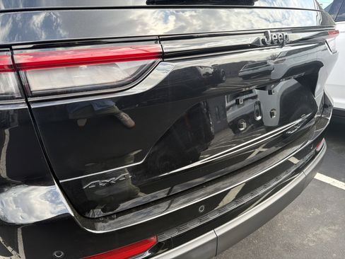 Certified 2022 Jeep Grand Cherokee Altitude AWD/4WD image 8