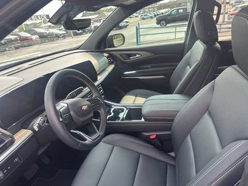 Used 2026 Chevrolet Traverse LT w/ Sun and Wheel Package FWD image 13