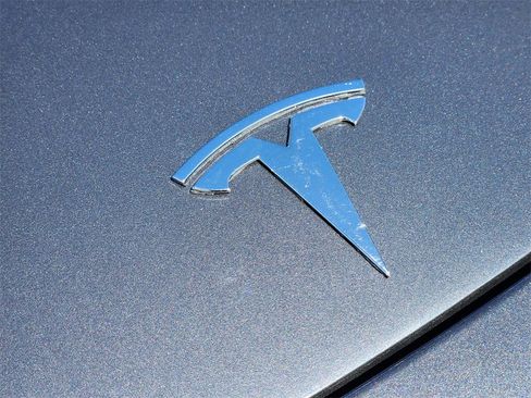 Used 2023 Tesla Model 3 Standard Range image 11