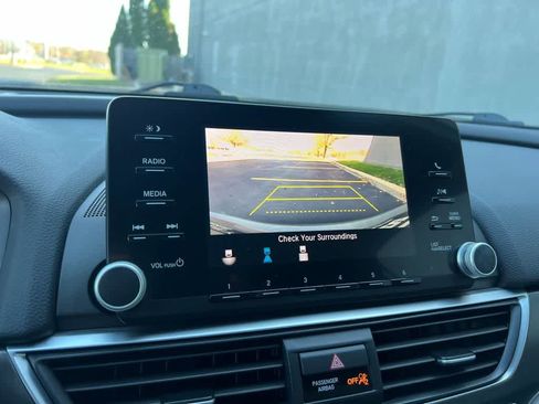 Used 2018 Honda Accord LX image 25