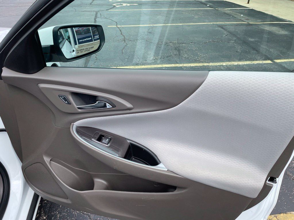 Used 2025 Chevrolet Malibu LT FWD image 9