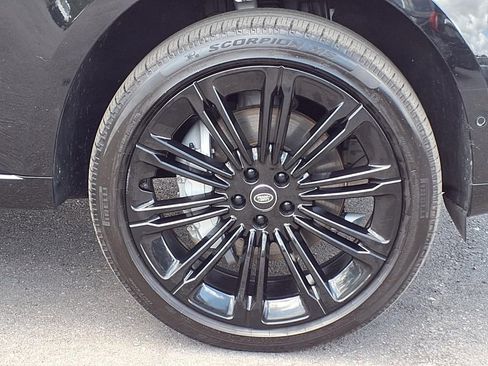 Used 2025 Land Rover Range Rover Long Wheelbase SE image 9