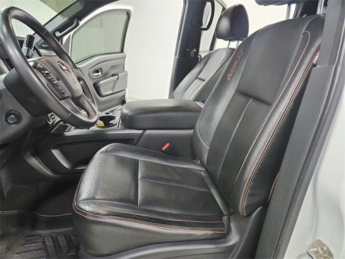 Used 2020 Nissan Titan PRO-4X w/ Pro-4x Convenience Package image 19