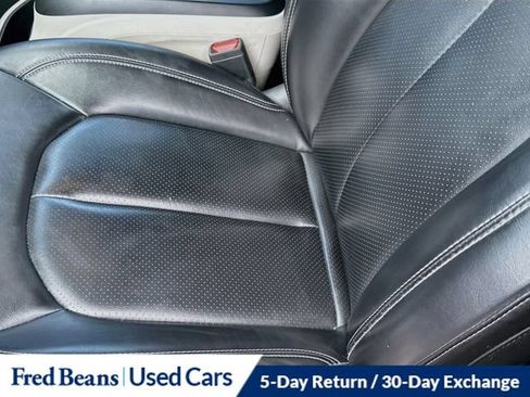 Used 2023 Chrysler Pacifica Touring-L FWD image 25