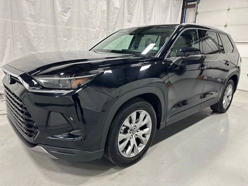 Used 2025 Toyota Grand Highlander AWD image 3