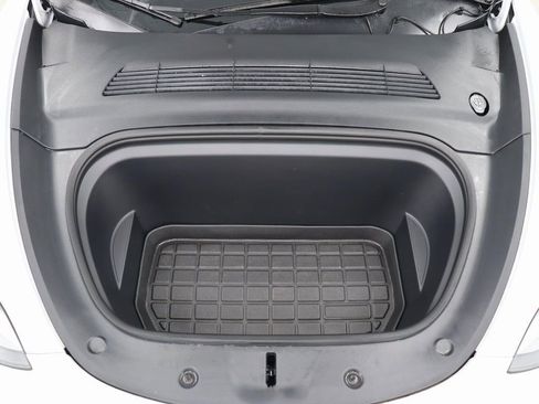 Used 2024 Tesla Model Y Long Range image 9