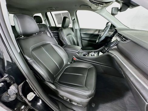 Certified 2024 Jeep Grand Cherokee Limited AWD/4WD image 38
