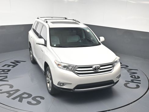 Used 2011 Toyota Highlander Limited w/ Tow Pkg AWD/4WD image 32