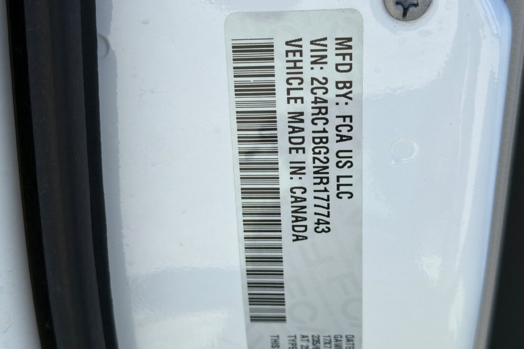 Used 2022 Chrysler Pacifica Touring-L FWD image 39