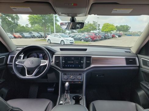 Used 2021 Volkswagen Atlas SE w/ Towing Package FWD image 19