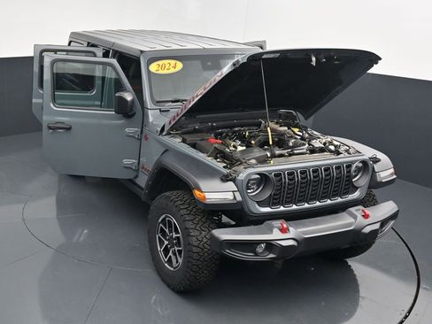 Used 2024 Jeep Wrangler Unlimited Rubicon AWD/4WD image 39