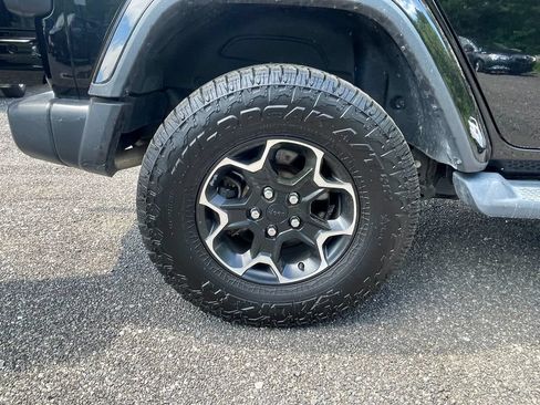 Used 2020 Jeep Wrangler Unlimited Sahara AWD/4WD image 31