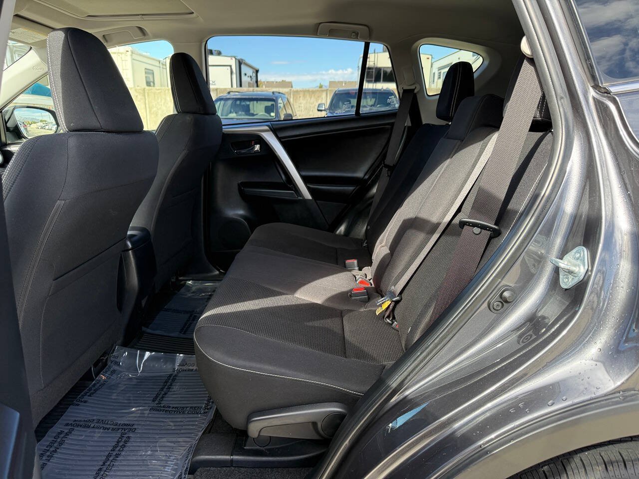 Used 2018 Toyota RAV4 XLE w/ Plus Extra Value Package AWD/4WD image 19