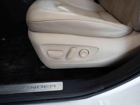 Used 2020 Toyota Highlander Limited AWD/4WD image 12