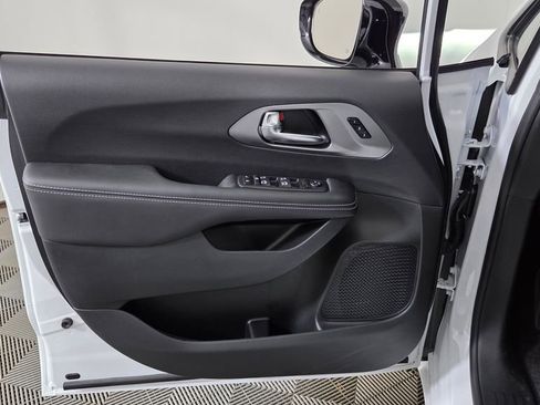 New 2025 Chrysler Pacifica Select w/ Fav Edition Package image 14