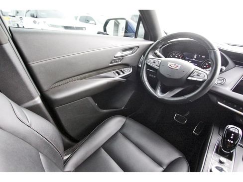 Used 2023 Cadillac XT4 Sport w/ Technology Package FWD image 8