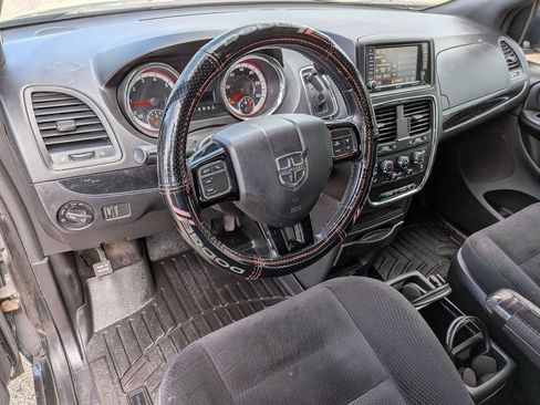Used 2019 Dodge Grand Caravan SE FWD image 10