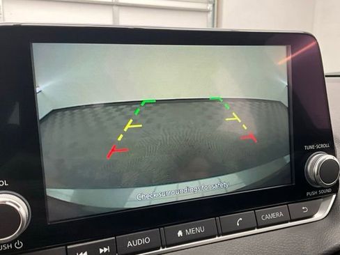 Used 2025 Nissan Sentra SV image 3