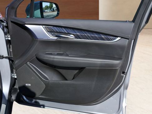 Certified 2025 Cadillac XT6 Premium Luxury AWD/4WD image 30