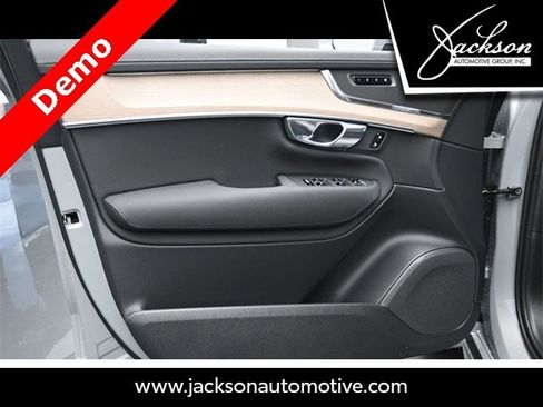 New 2025 Volvo XC90 B6 Core w/ Protection Package image 21