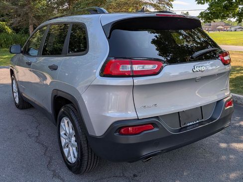 Used 2016 Jeep Cherokee Sport w/ Cold Weather Group AWD/4WD image 9
