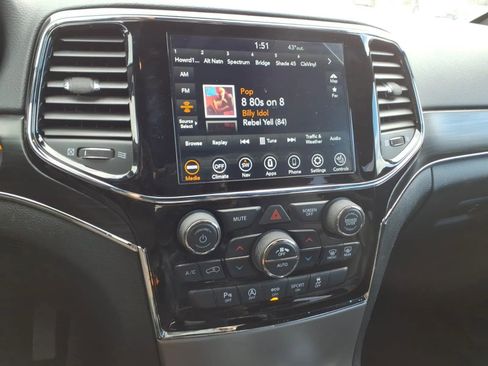 Used 2019 Jeep Grand Cherokee Limited image 32