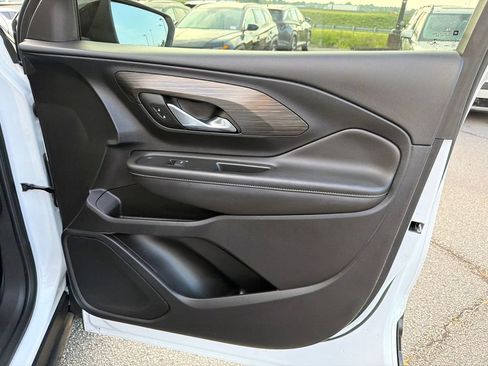 Used 2023 GMC Terrain SLE w/ Driver Convenience Package FWD image 14