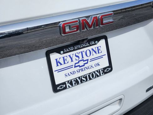 Used 2024 GMC Yukon XL SLT image 11