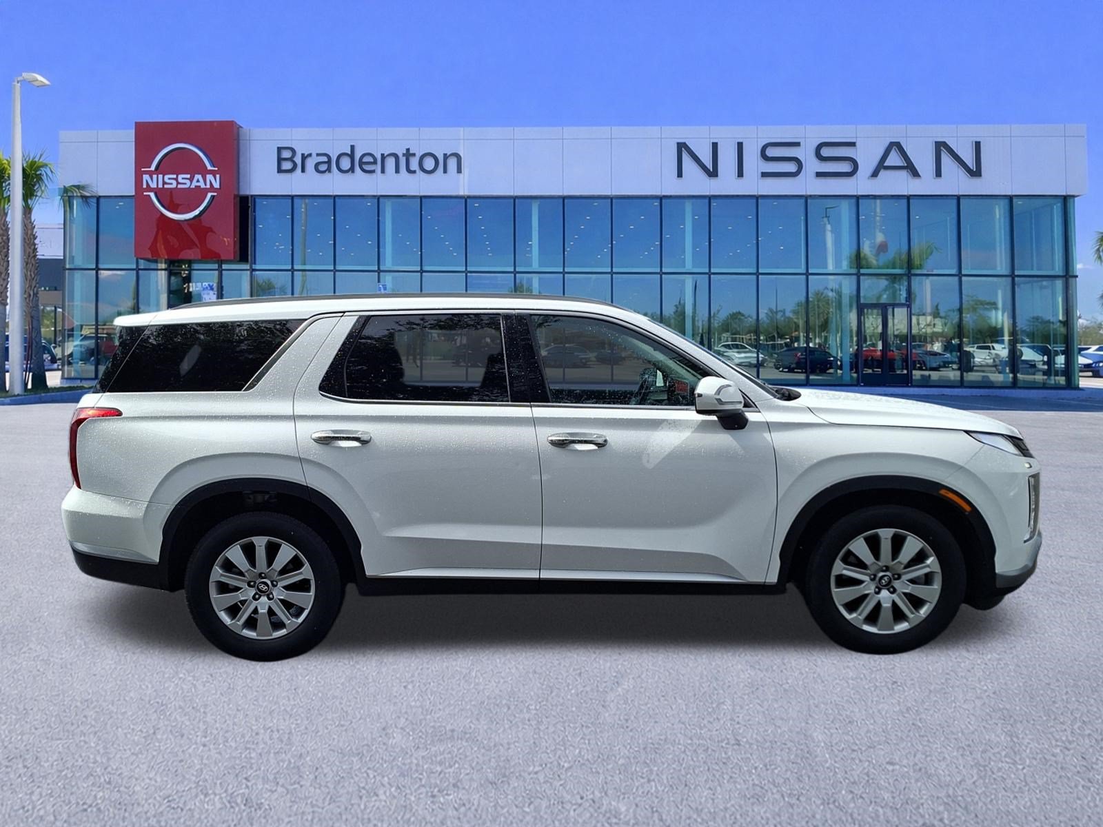 Used 2025 Hyundai Palisade SEL FWD image 4