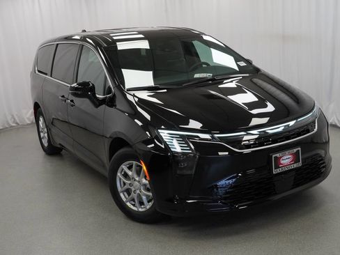 New 2027 Chrysler Pacifica Select FWD image 8